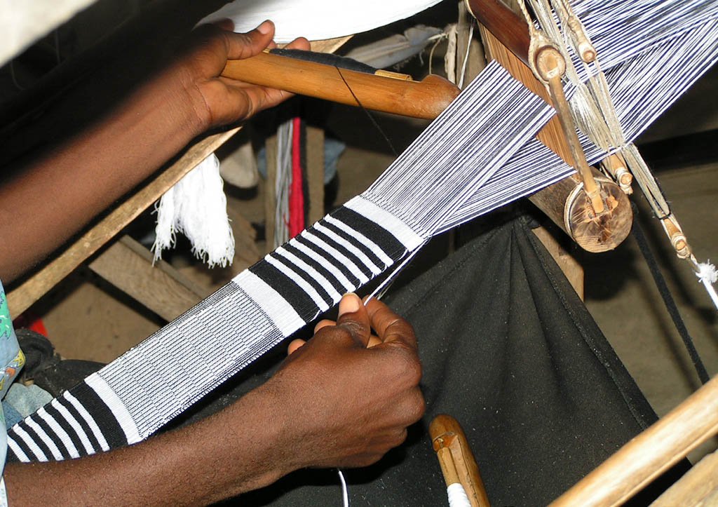 Bonwire-Kente-weaving-village